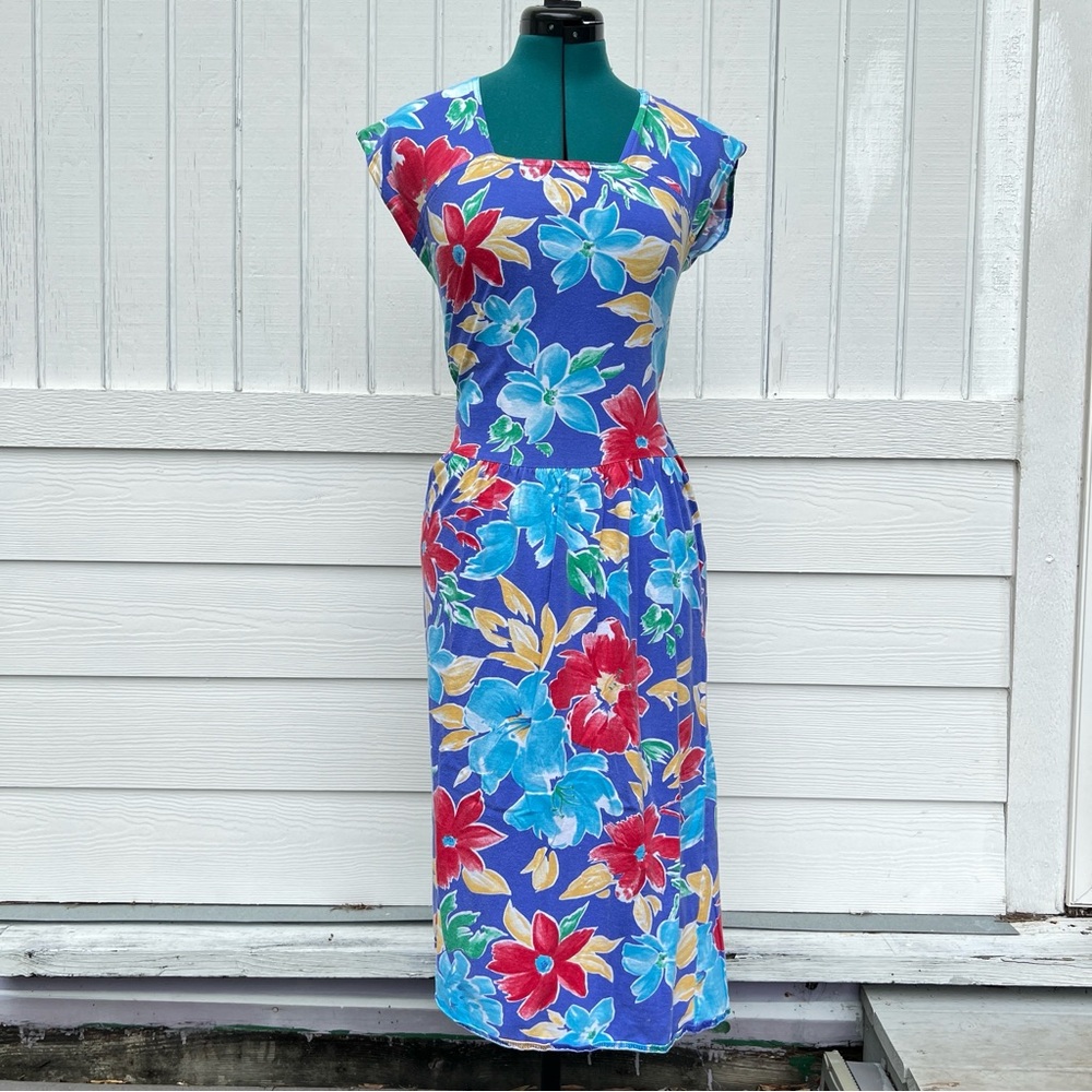 Hamells: Cotton Floral Blue Midi Dress. Women’s Size 12 (Large).